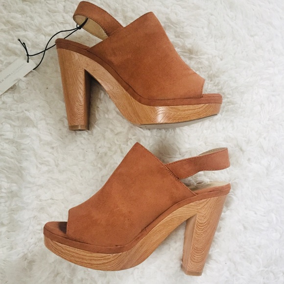 NYC NWT Tan Suede Peep Toe Heeled Clogs Size 8 - Picture 11 of 14